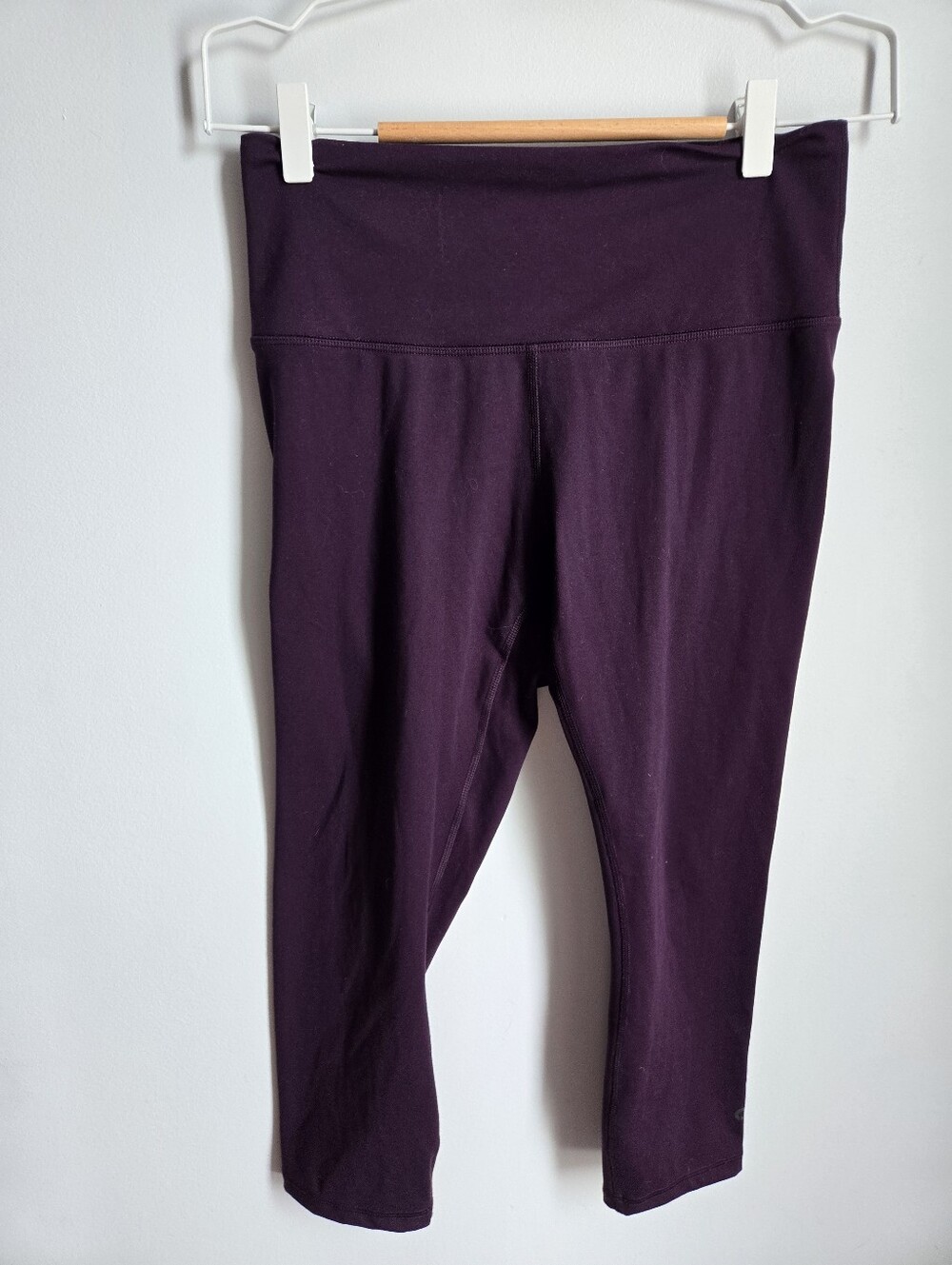 🎁 HYBA Deep Plum High-Waist Leggings – 3/4 Length